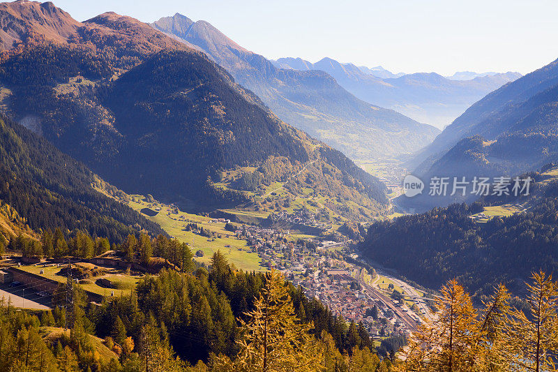 鸟瞰图从pass街San Gottardo